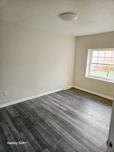 Building Photo - 1357 US-30