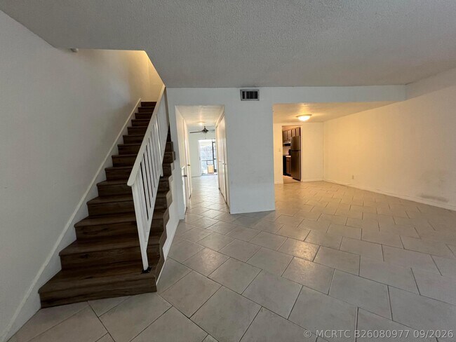 Building Photo - 6542 SW 41st St