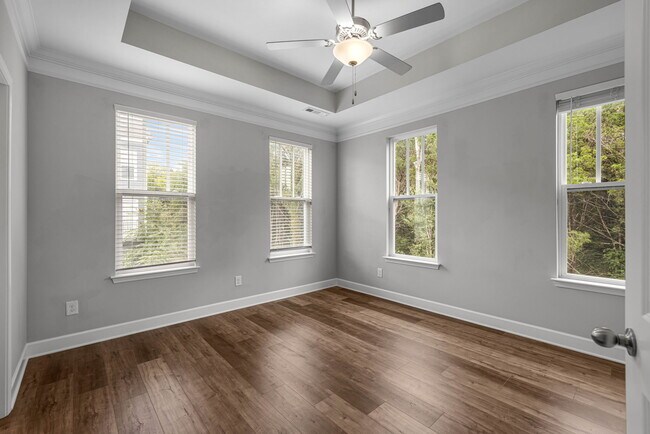 Building Photo - 300 Kara Ln