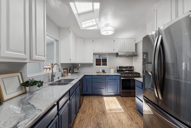 Building Photo - Central Novato Home with Large Yard and A/C!