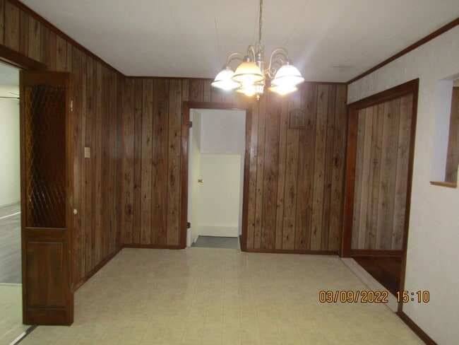 Building Photo - centrally located, pets negotiable with ow...
