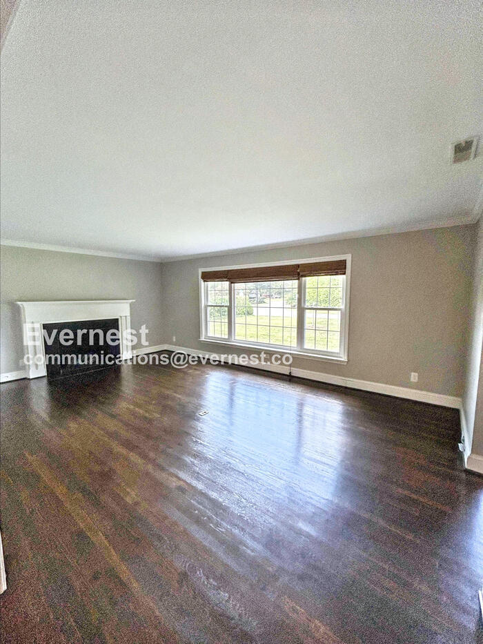Building Photo - 950 Marguerite Dr