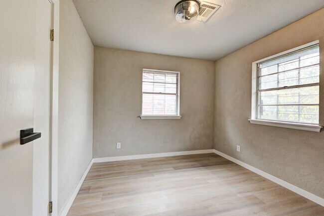 Building Photo - 320 NW 86th St