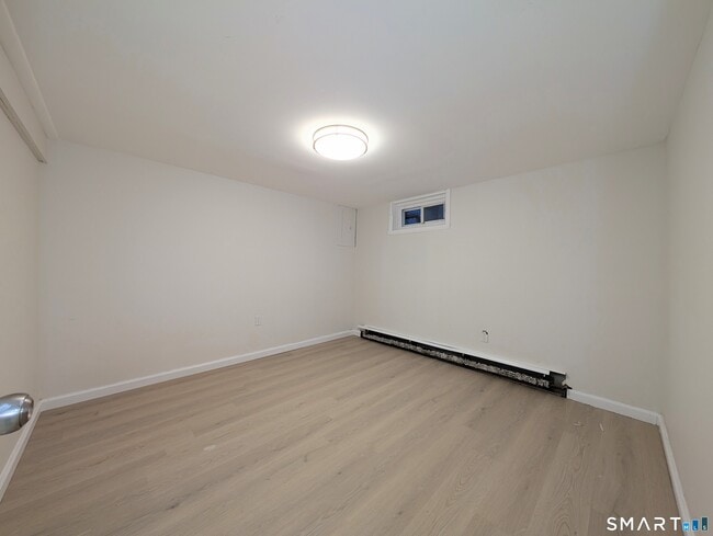 Building Photo - 186 Marigold Ave