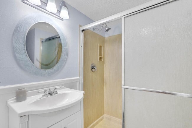 Building Photo - 4949 N Hwy A1A