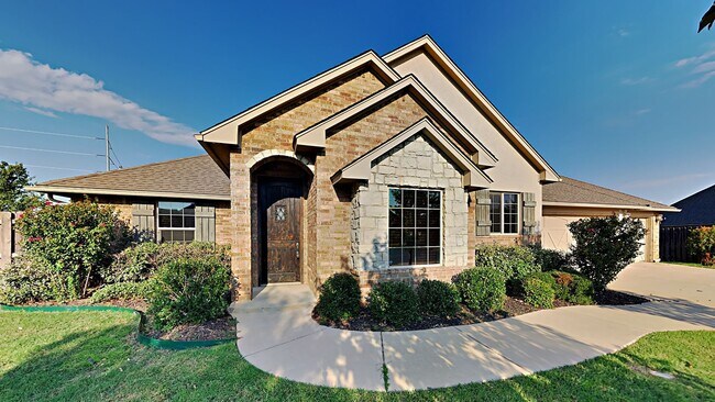 Building Photo - Very Nice 3 bedroom 2 bath home in Edmond schools