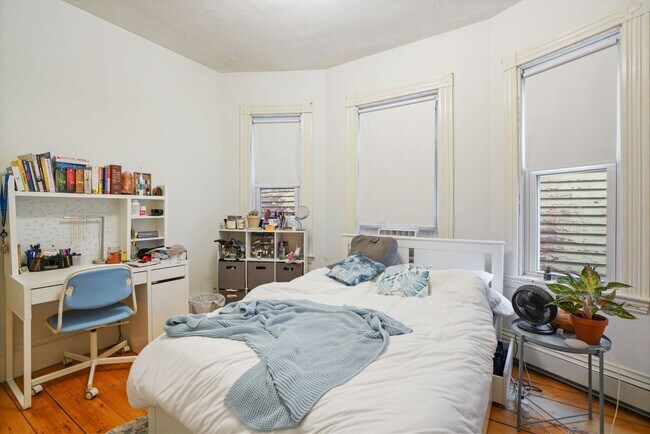 Building Photo - Great Mission Hill 4 bed