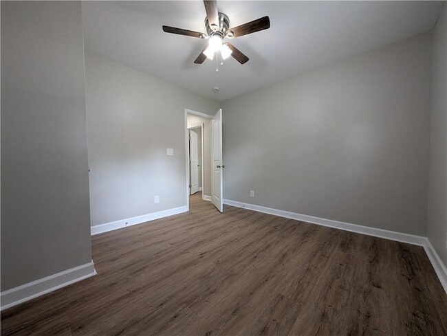 Building Photo - 1377 Pine Ave
