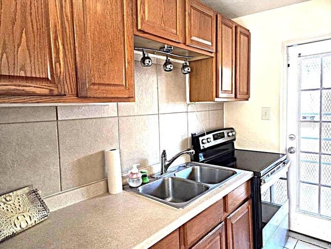 Building Photo - 9172 Orchid Dr