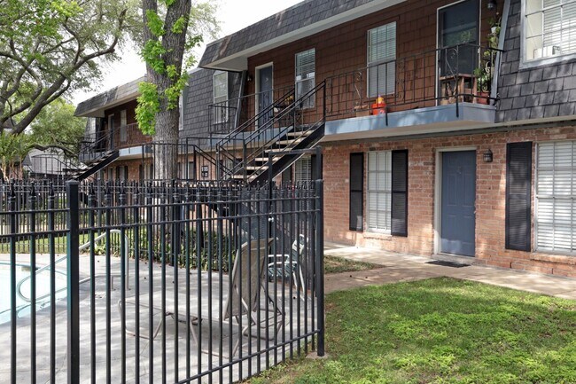 Building Photo - 9005 Gaylord Dr