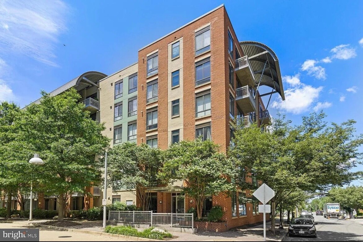 Building Photo - 1200 N Hartford St