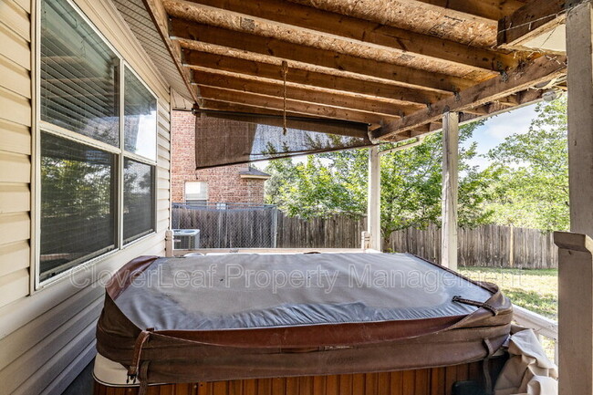 Building Photo - 818 Quitman Oak
