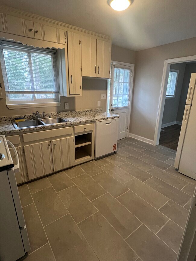 Door getting replaced. - 2933 Courtney Rd