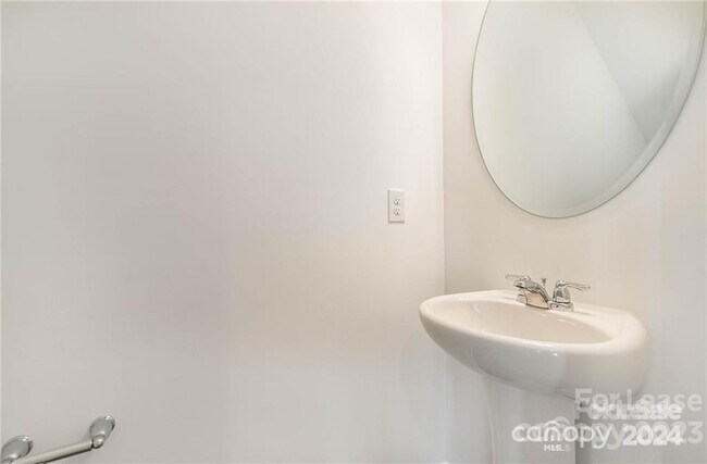 Building Photo - 1816 Saint Louis Aly NW