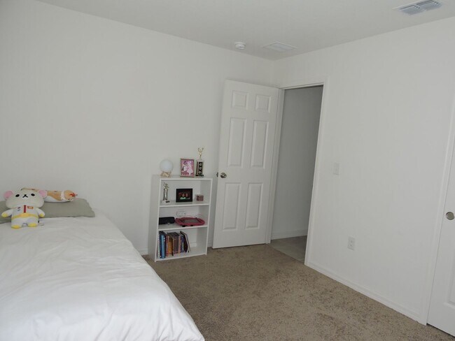 Building Photo - 4/2 Single Family Home