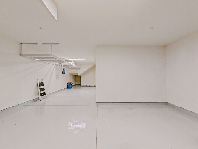 Building Photo - Los Alamitos Condo - 3 Bedroom / 2.5 Bathr...