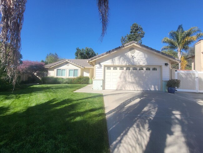 Building Photo - REALLY Cute 4 BR in The Vineyard with RV Parking - 11,000sf Lot + Designer Touches