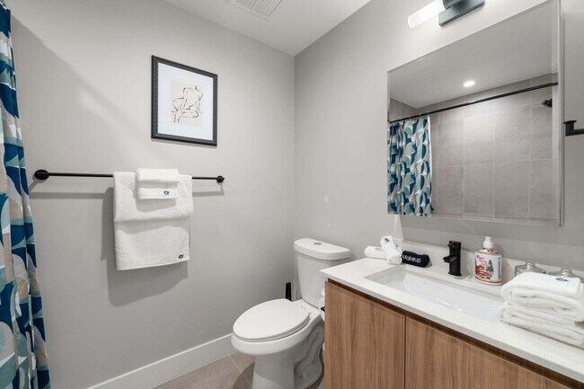 Building Photo - 6044 N Winthrop Ave