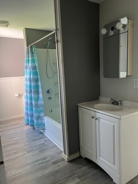 Building Photo - 214 Brown Ave