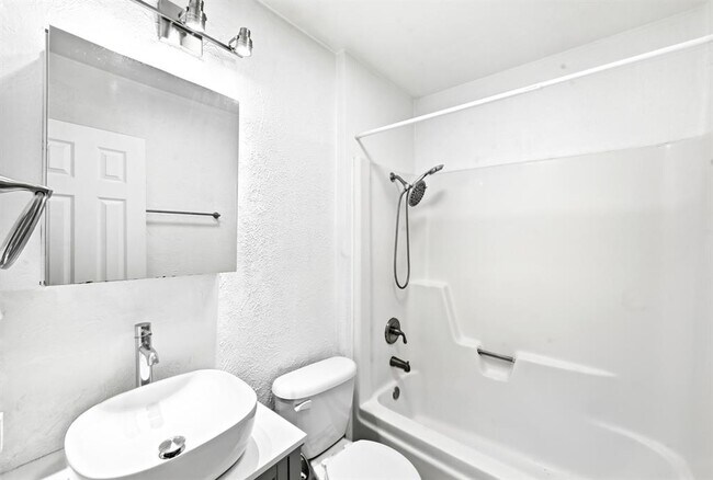 Building Photo - 10604 Lanshire Dr