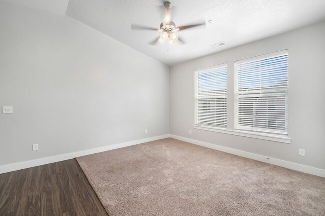 Building Photo - 1838 W Eaglewood Dr