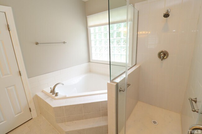 Building Photo - 100 Pebble Ridge Farms Ct