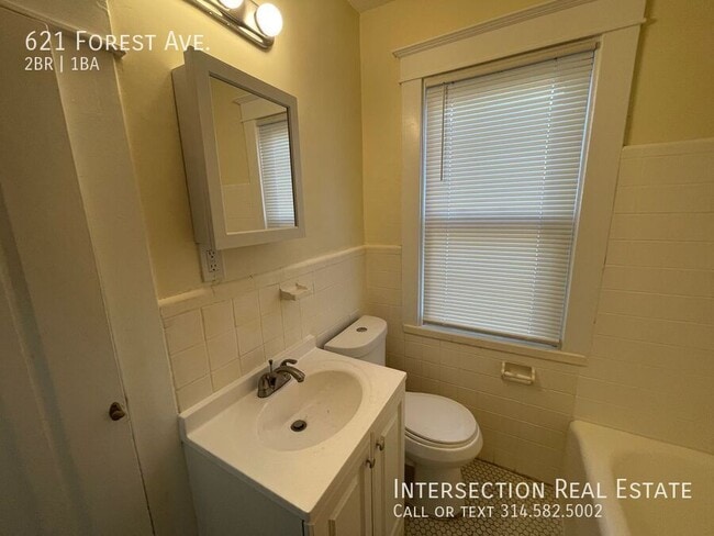 Building Photo - 621 Forest Ave