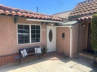 Building Photo - 2823 Hyperion Ave
