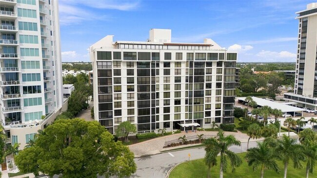 Building Photo - 707 S Gulfstream Ave