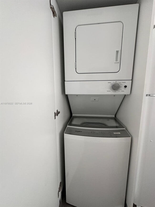 Building Photo - 215 Zamora Ave