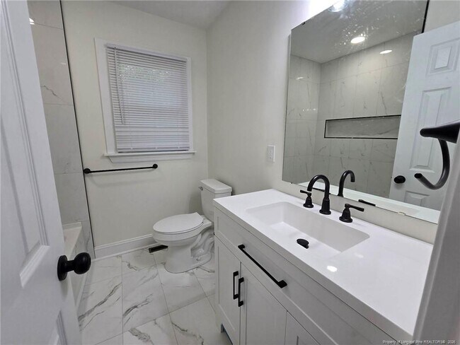 Building Photo - 4909 Walnut Dr