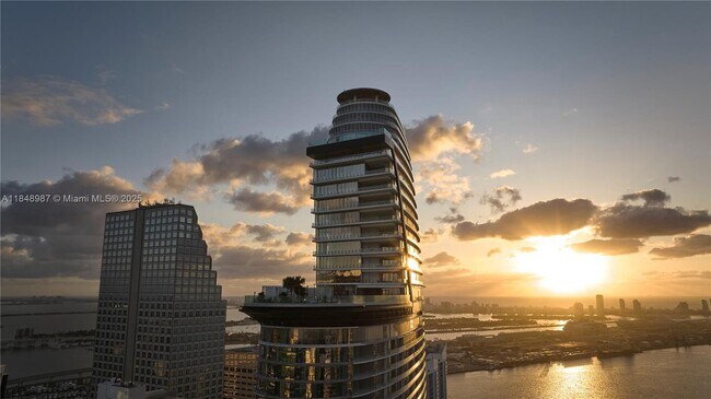 Primary Photo - 300 Biscayne Blvd Way