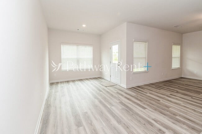 Building Photo - 603 Mackenzie Cv
