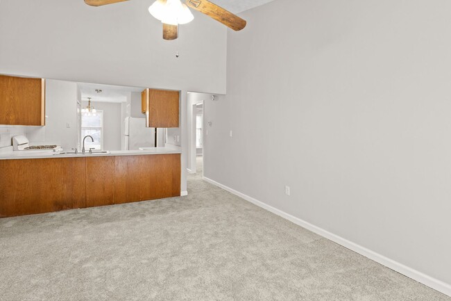 Building Photo - Riverdale  2 bedrooms and 2 baths - One Le...