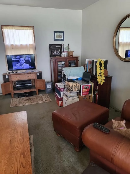 Building Photo - 200 N Sycamore Ave