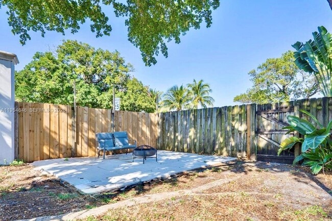 Building Photo - 7380 NW 44th Ct