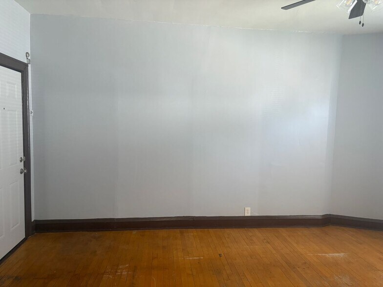 Building Photo - 2731 N Austin Ave