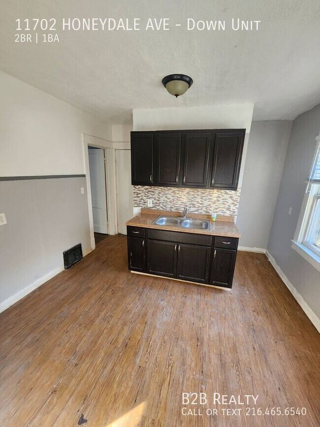 Building Photo - 11702 Honeydale Ave