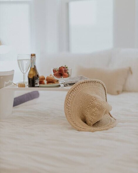 Building Photo - 3 S Surrey Ave