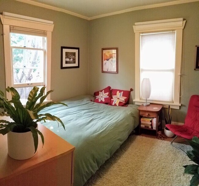 Building Photo - Lovely Craftsman in the Heart of Ballard / Phinney