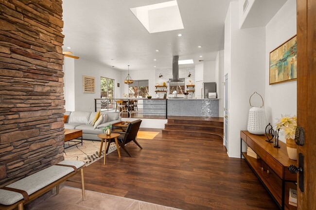 Building Photo - 630 Mountain Shadows Dr