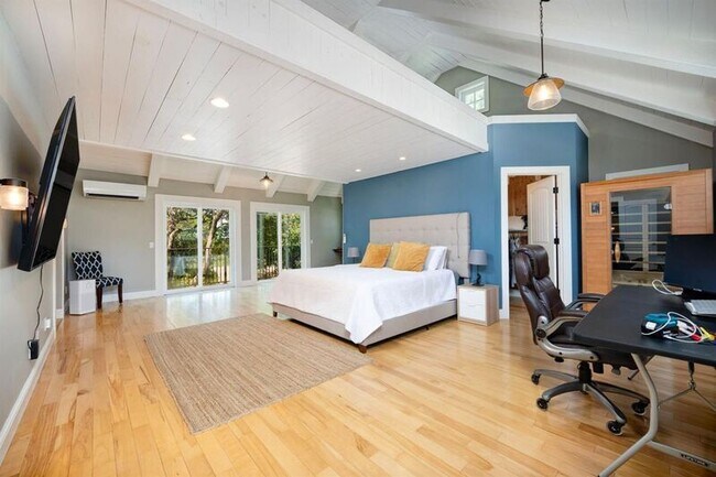Building Photo - 12422 Homestead Way