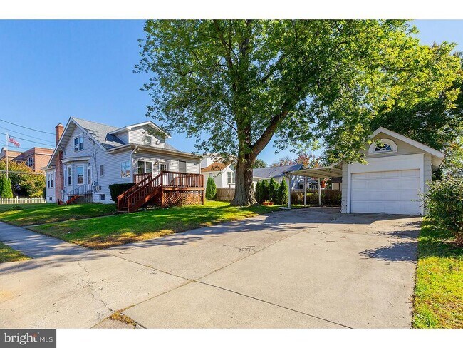 Building Photo - 674 JOHNSON