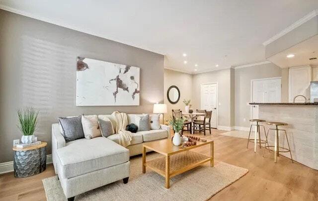 Building Photo - 9253 Regents Rd