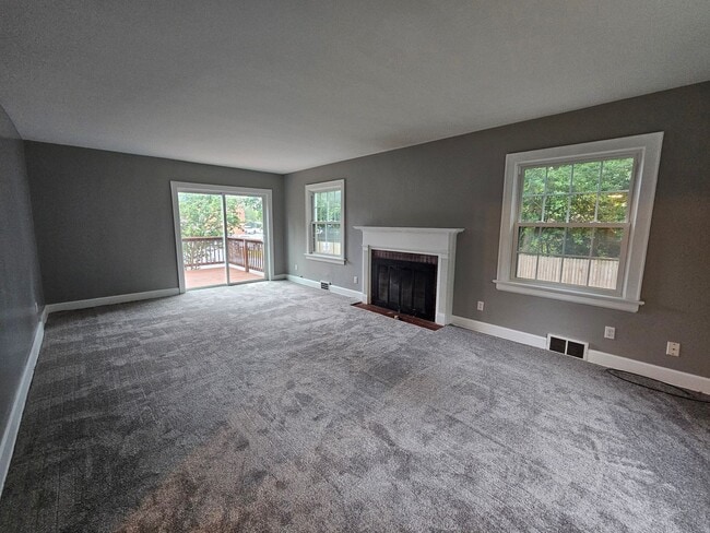 Building Photo - Kent 4 bedroom 1.5 bath house for rent