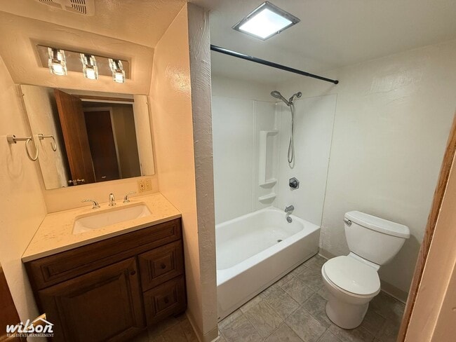 Building Photo - Beautiful 3-Bedroom Stunning Stone Home with Breathtaking Valley Views!