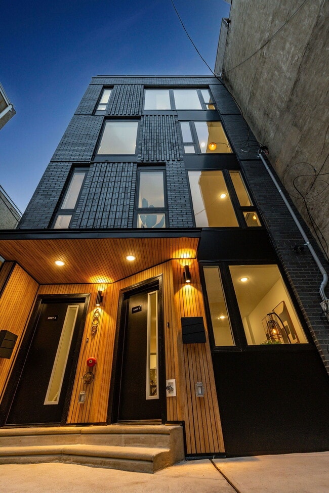 Building Photo - 609 S Orianna St