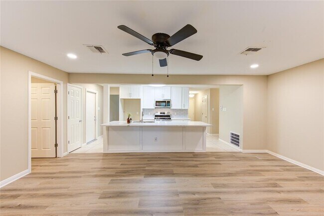 Building Photo - 25507 Glen Loch Dr