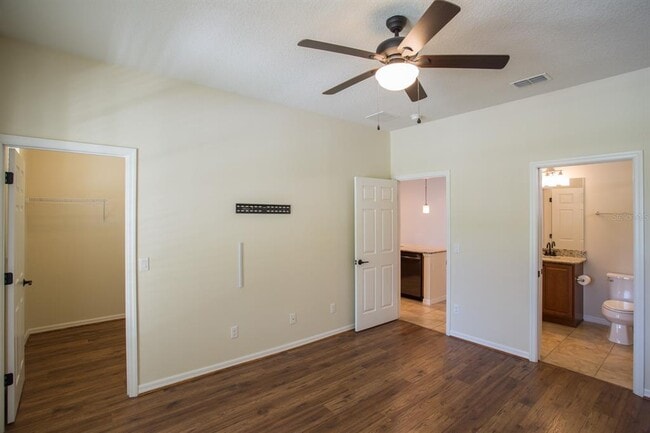 Building Photo - 12105 Breda Ln