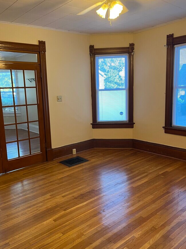 Building Photo - 13 Clark St